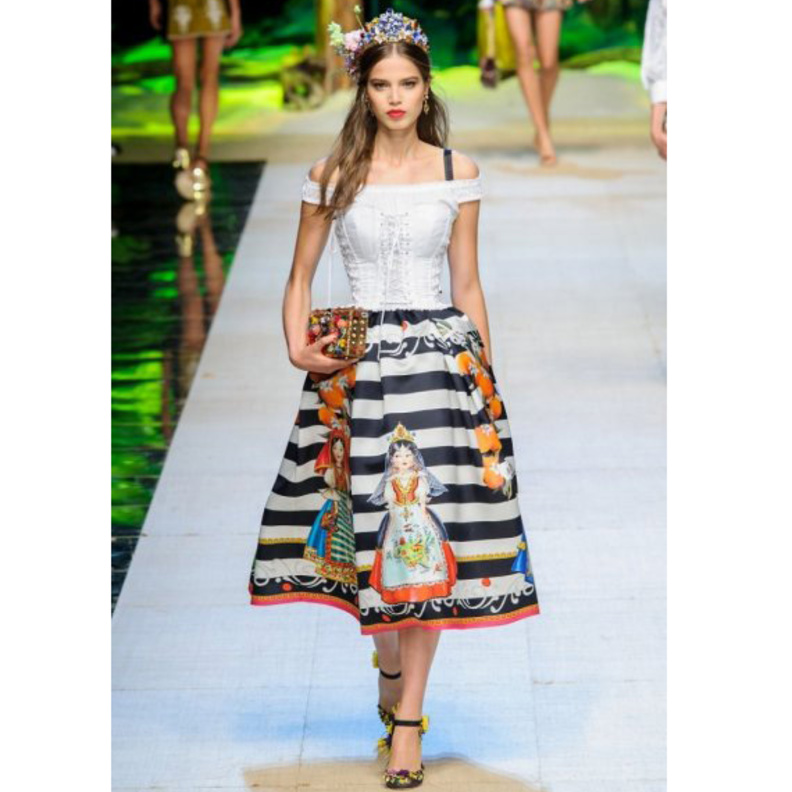 رقيّ في الأنماط والالوان مع روكساندا