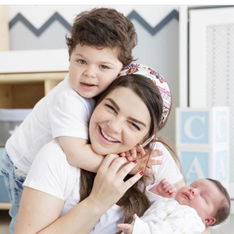 بيلين كارهان مع أولادها