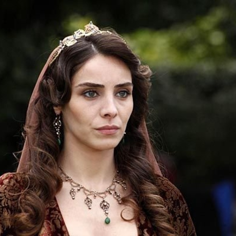 لشكف عن وجه ابنة نورفتاح اوغلو