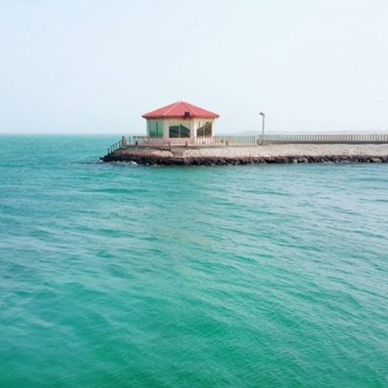 شاطئ هاف مون بالسعودية 