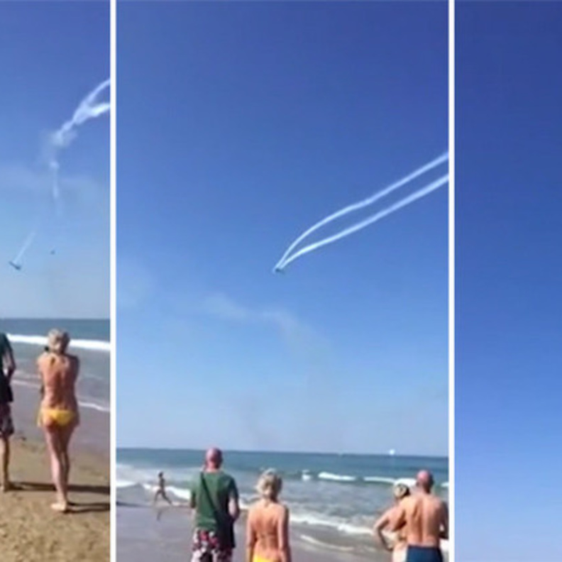 بالفيديو.. صدام مرعب بين طائرتين فوق السواحل الإيطالية