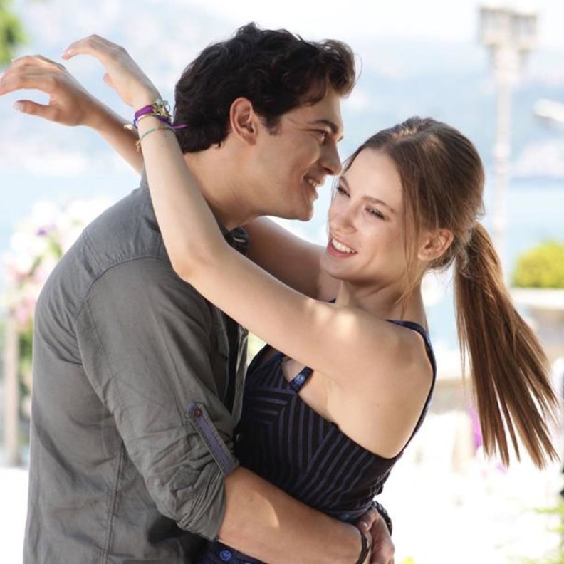 شاتاي اولسوي وسيريناي ساريكاياس