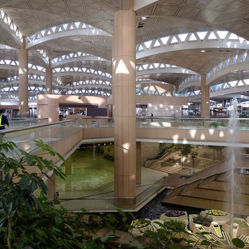 اتفاقية بين مطارات الرياض و أوبر لنقل الركاب من وإلى مطار الملك خالد الدولي