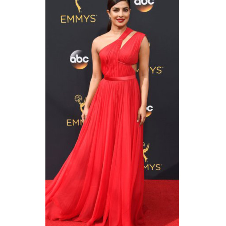 أجمل فساتين سهرة بريانكا شوبرا في عيد ميلادها