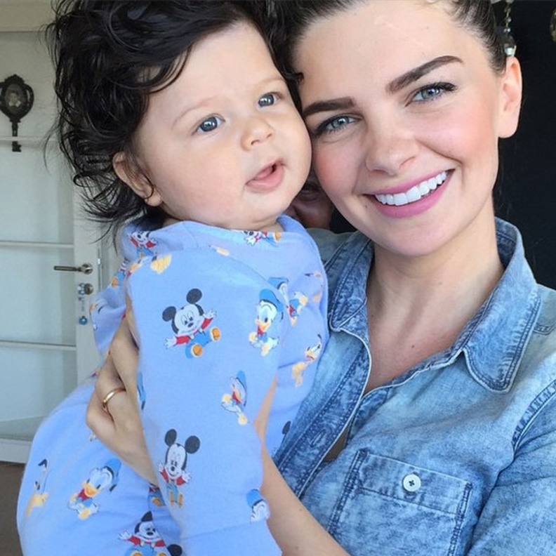 بيلين كارهان وابنها