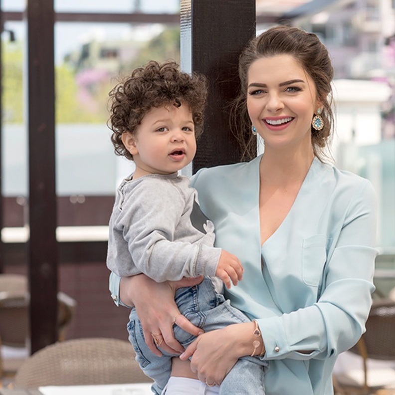 بيلين قارهان وابنها