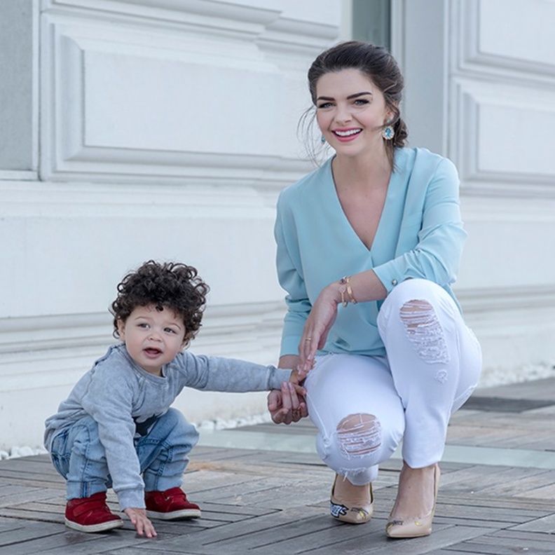 بيلين كارهان وابنها