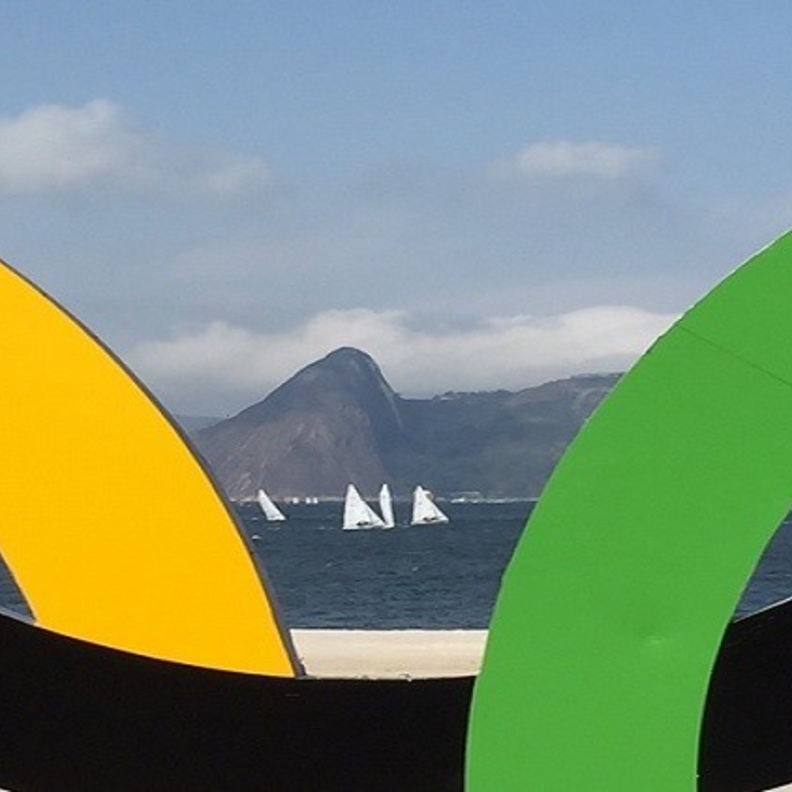 الشعلة الاولمبية تصل على متن قارب شراعي 