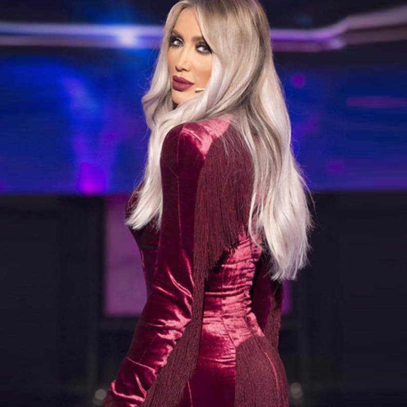 فساتين الشتاء المخملية من وحي النجمات العربيات