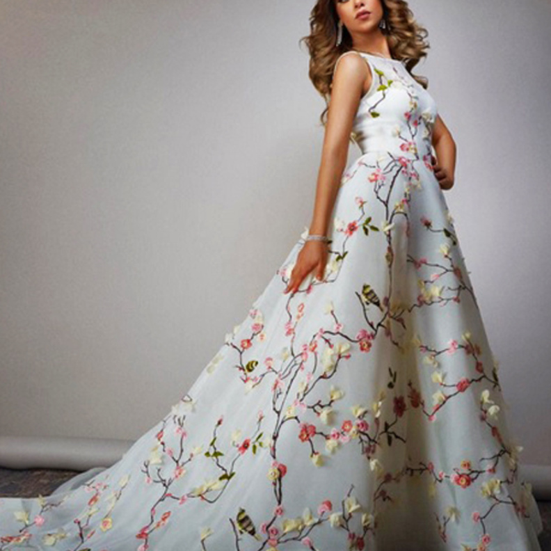 بلقيس بفستان مزخرف بالورود من توقيع المصمم شربل كرم