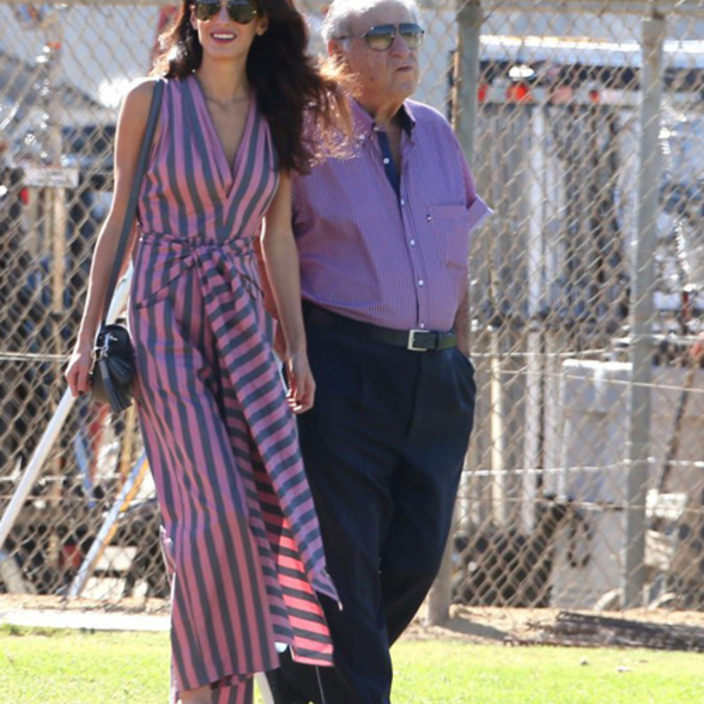 جمبسوت بألوان الزهري الفاتح مع الرمادي من توقيع دار توم Tome