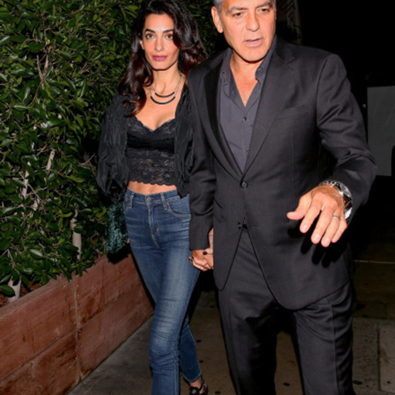 أمل كلوني Amal Clooney تختار حذاء الجلد الاسود بتوقيع دار بالنسياغا Balenciaga