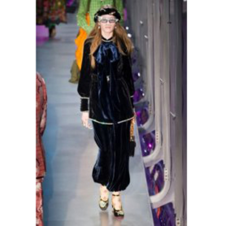 أناقتك بأزياء المخمل الفاخر في الخريف