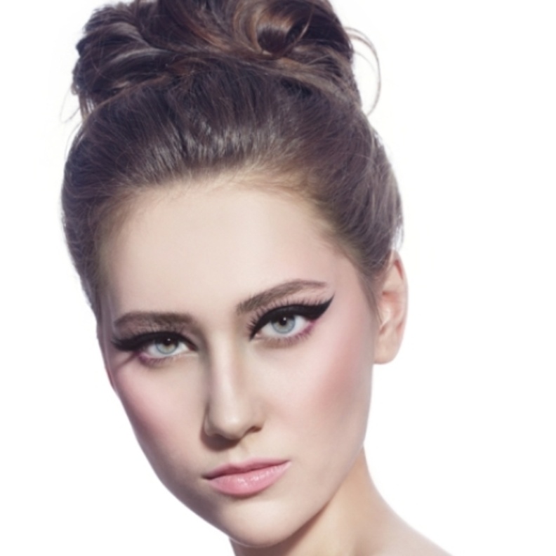 رسم العين بايلاينر اسود 