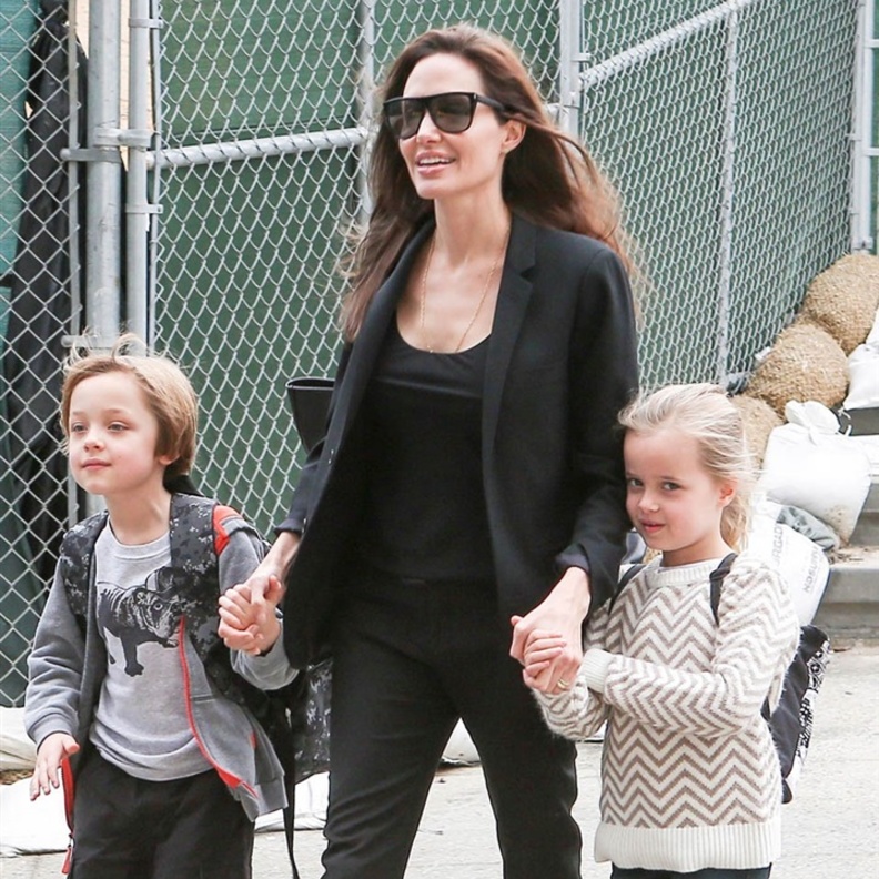  - أنجلينا جولي  وأطفالها التوأم