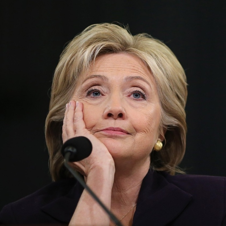 كلينتون أصيبت باعياء ناجم عن حالة جفاف وحمى