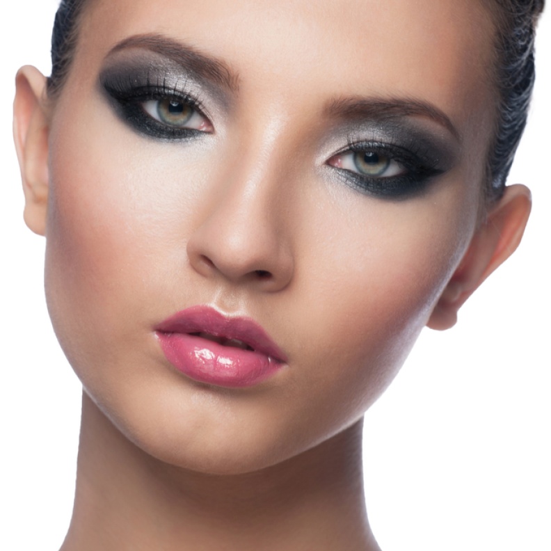 الفضي والزهري أساس بشرتك السمراء