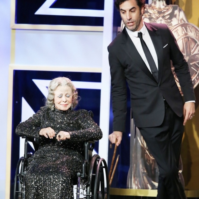 ساشا كوهين يخدع جمهور BAFTA Britannia بمزحة قاتلة