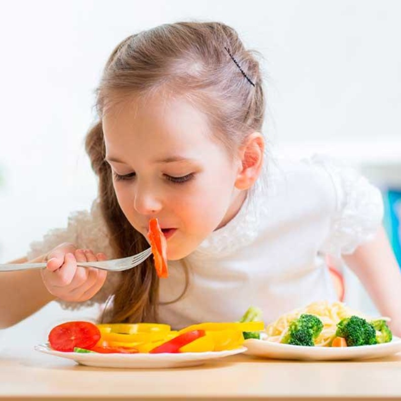 9 أطعمة تزيد من نمو طول طفلك