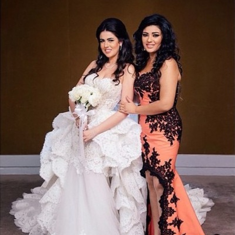 هنادي وشقيقتها 