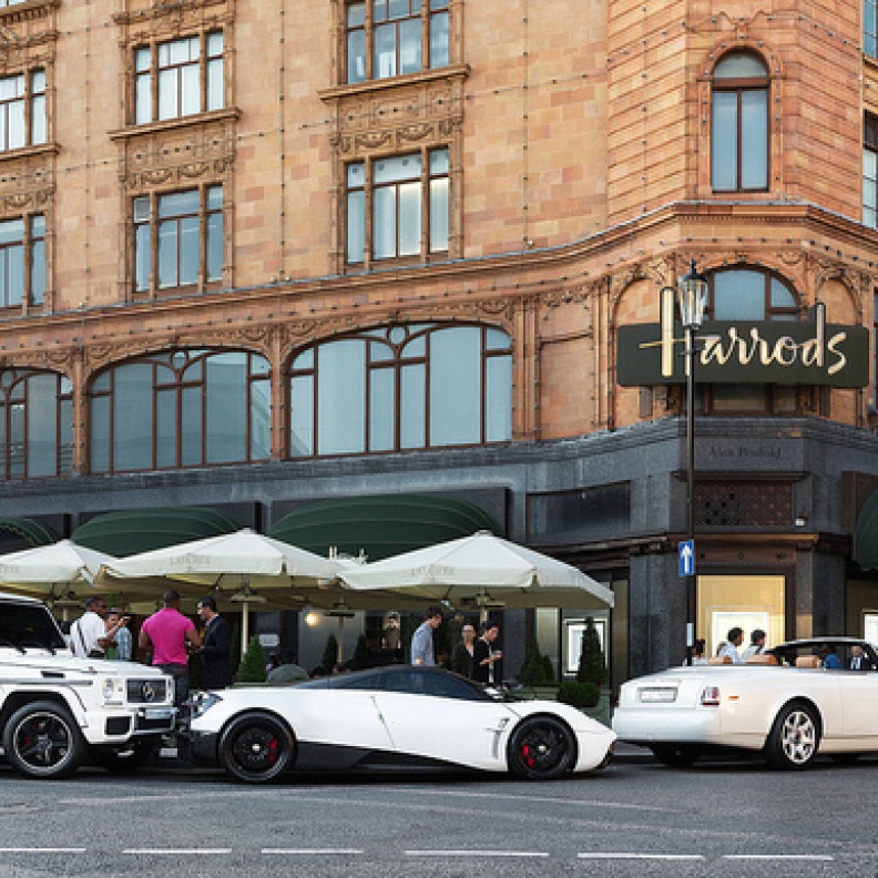 الإماراتيون يتصدرون قائمة المسافرين بغرض الترفيه