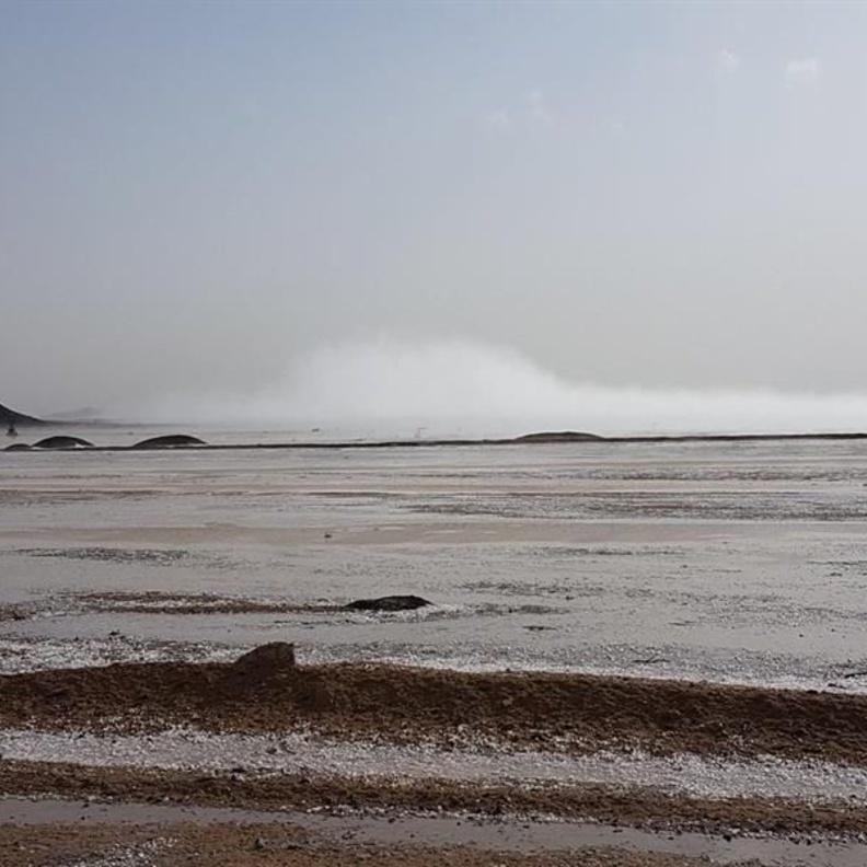 الثلوج تزين الطرق 