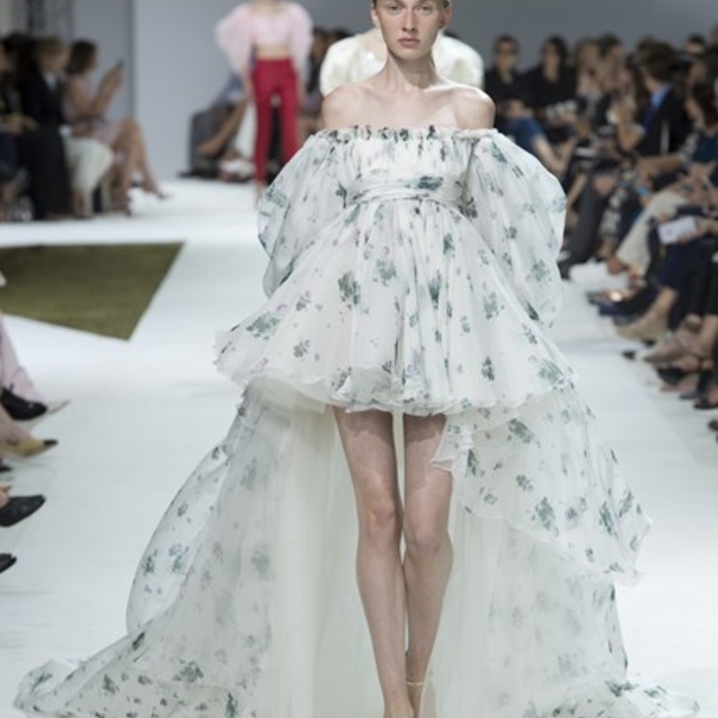 من جيامباتيستا فالي.. فساتين زفاف قصيرة ومُبهرة!