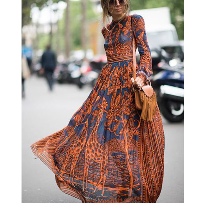 الفستان الماكسي من قماش الشيفون من الأكثر رواجاً هذا الموسم 