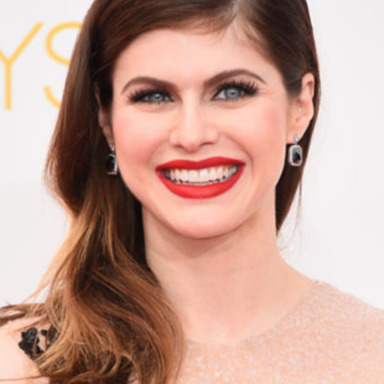 Alexandra-Daddario-emmy-awards-makeup