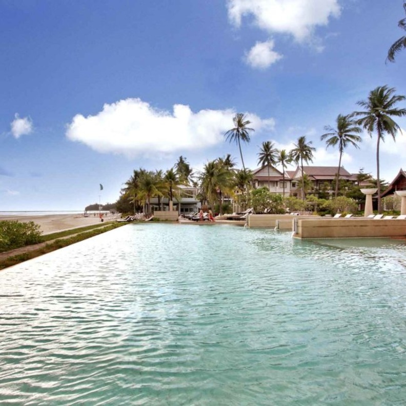 Apsara Beachfront Resort and Villa