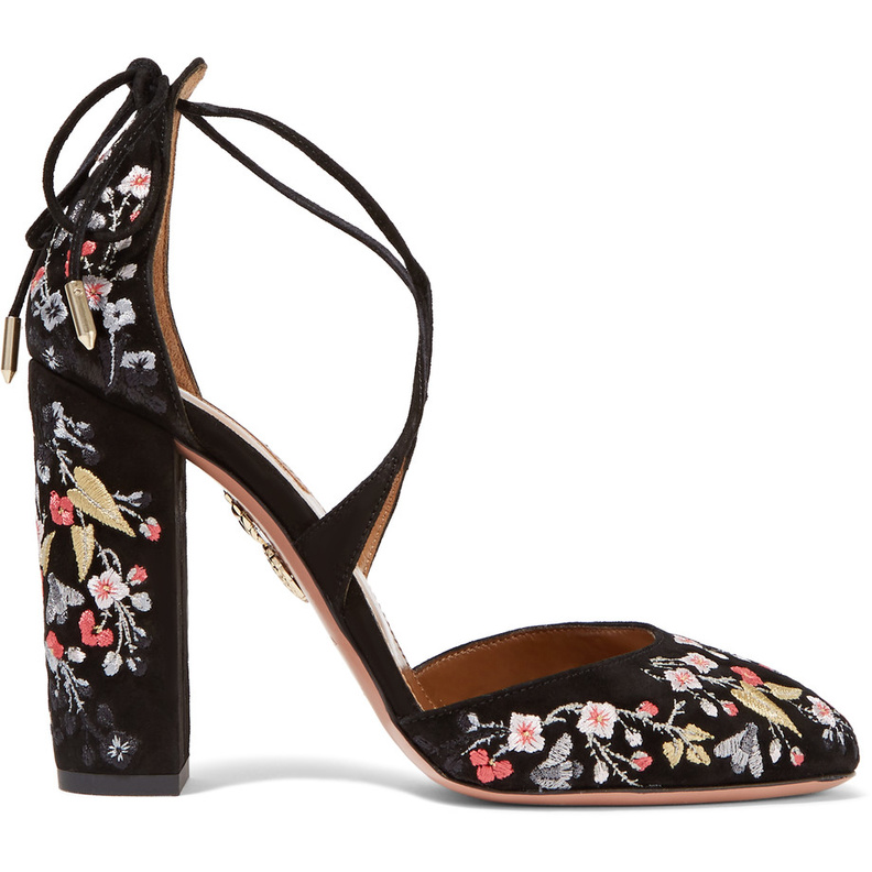 Aquazzura حذاء من المخمل المزين بالورود من