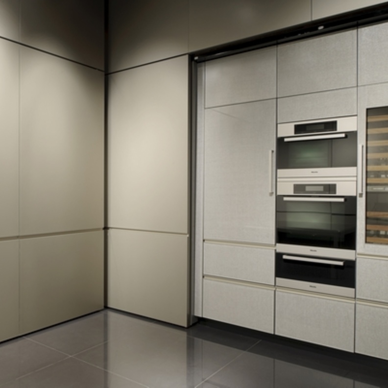 مطابخ جورجيو أرماني الجديدة: متابعة العمل والأناقة