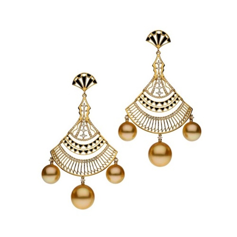 اقراط لؤلؤ و ذهب من تصميم اوتور 