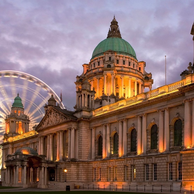 نوتنغهام هي مدينة جميلة تطل على نهر الترينت واكثر ما تعرف به هذه المدينة أنها موطن روبن هود