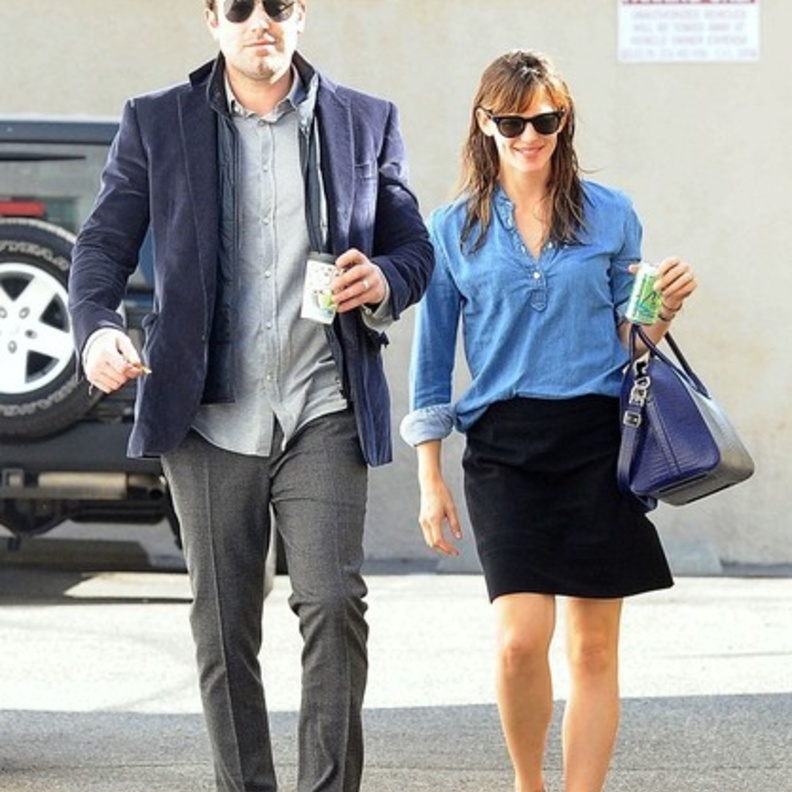 بالصور: جينيفر غارنر وبن أفليك مشغولان بمهامهما