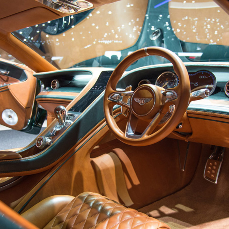 سيارة  EXP 10 Speed 6 من بينتلي