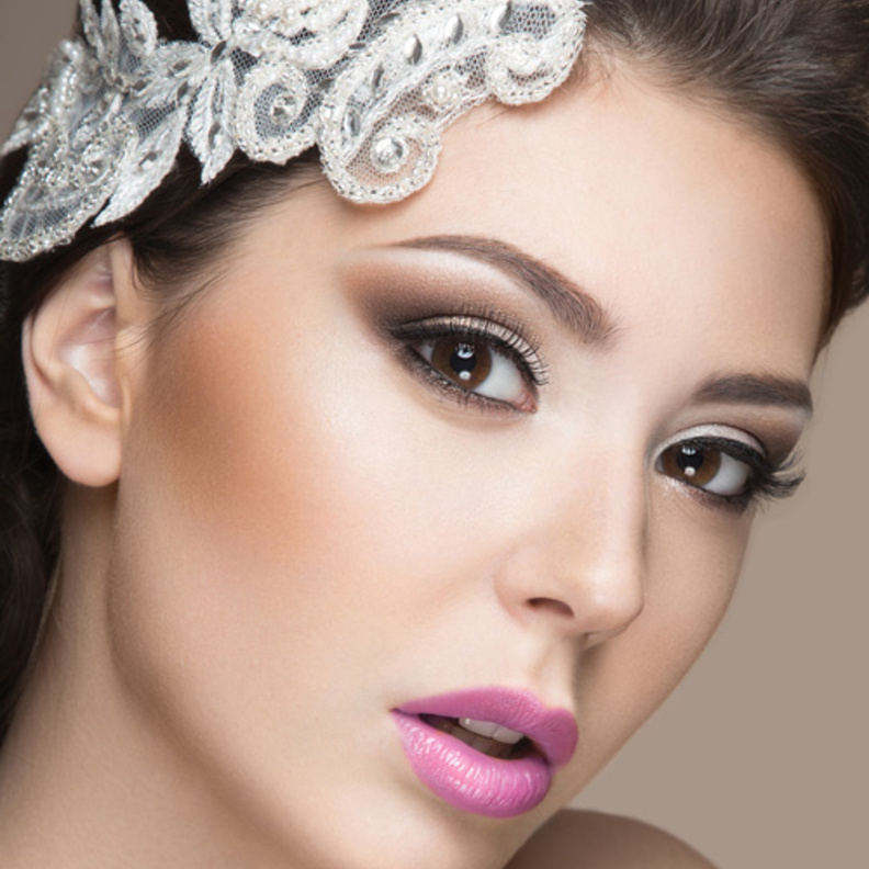 اختاري أحمر الشفاه الزهري ليوم زفافك