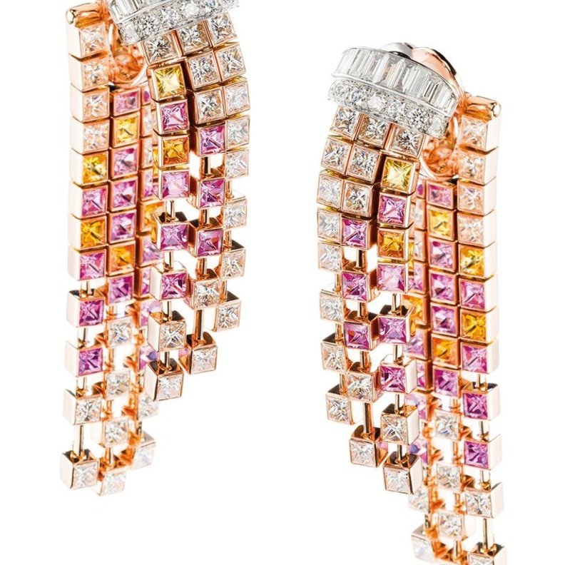 اقراط ذهب والماس ملون من تصميم بوشرون 