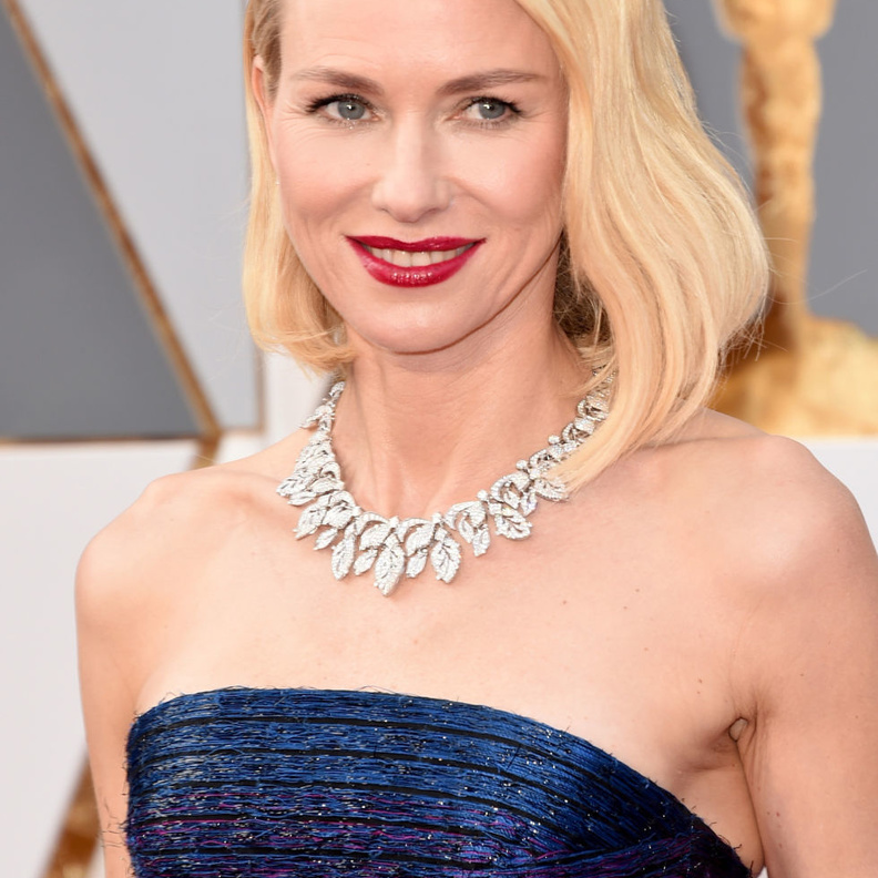 نايومي واتس ترتدي عقد الماس بولغري 