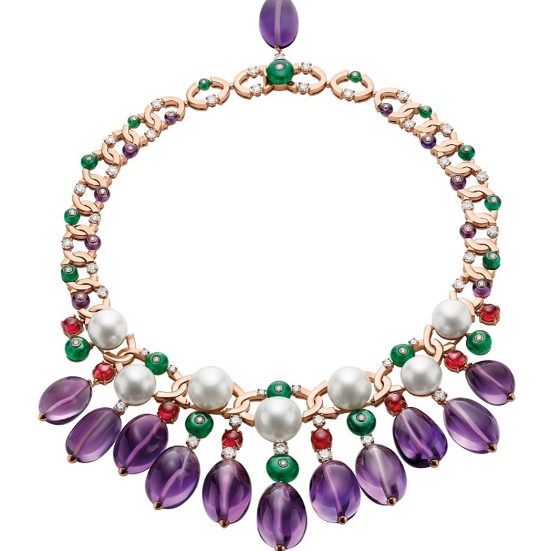 عقد فريد من مجموعة المجوهرات الراقية من دار "بولغاري"