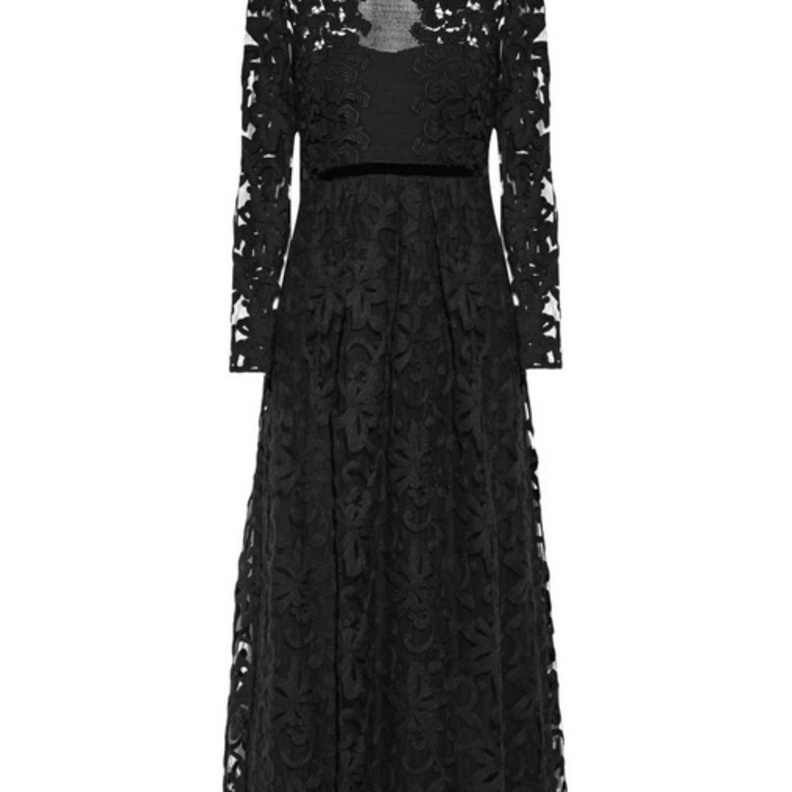 اطلالة فاخرة للمحجبة يدخلها اللونان الذهبي والفضي