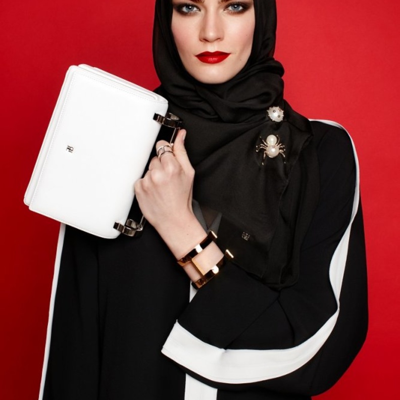 عباءات فاخرة مخصصة للشرق الأوسط من Carolina Herrera