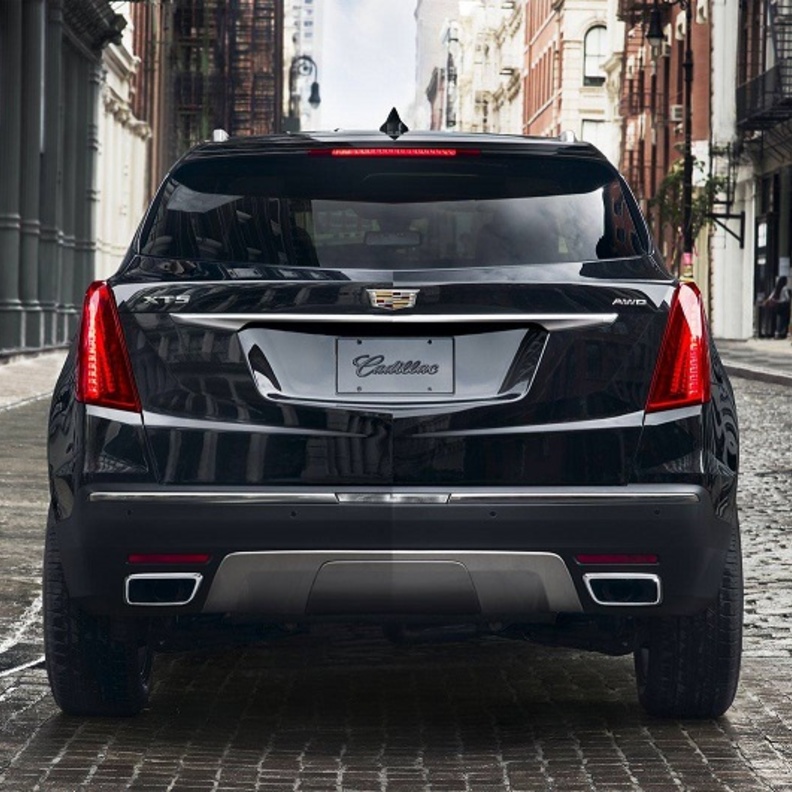 كاديلاك تكشف عن XT5 الجديدة في اسبوع الموضة في نيويورك..