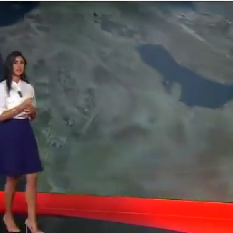 بالفيديو: شاهد وقوع مذيعة العربية على الهواء مباشرة