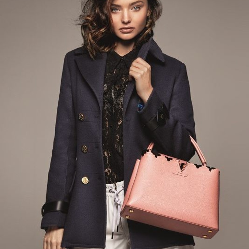 Miranda Kerr لـ"هي": الأمومة جعلتني عاطفية أكثر ولكن أقوى 