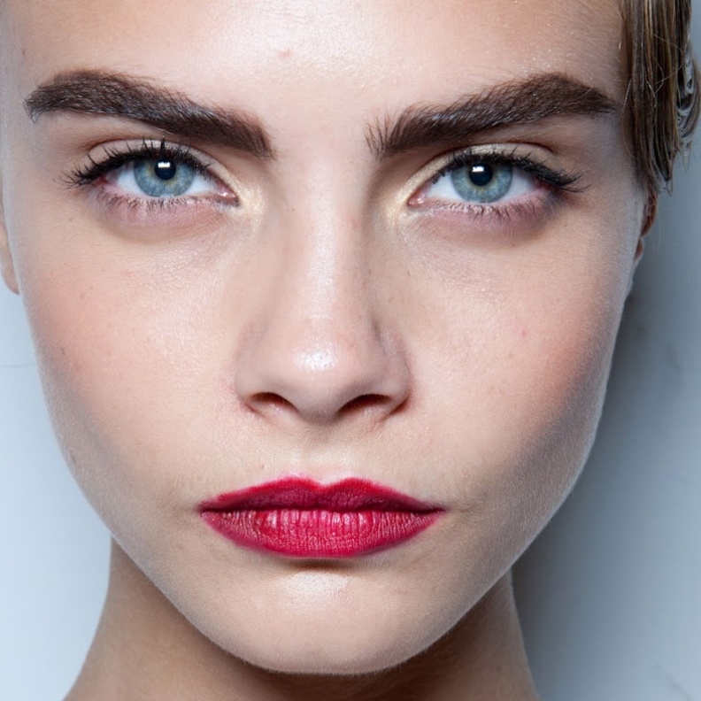 حاجبان مميزان لعروس متألقة