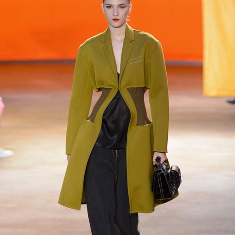 أزياء Céline لسيدة مختلفة عن العادة! 