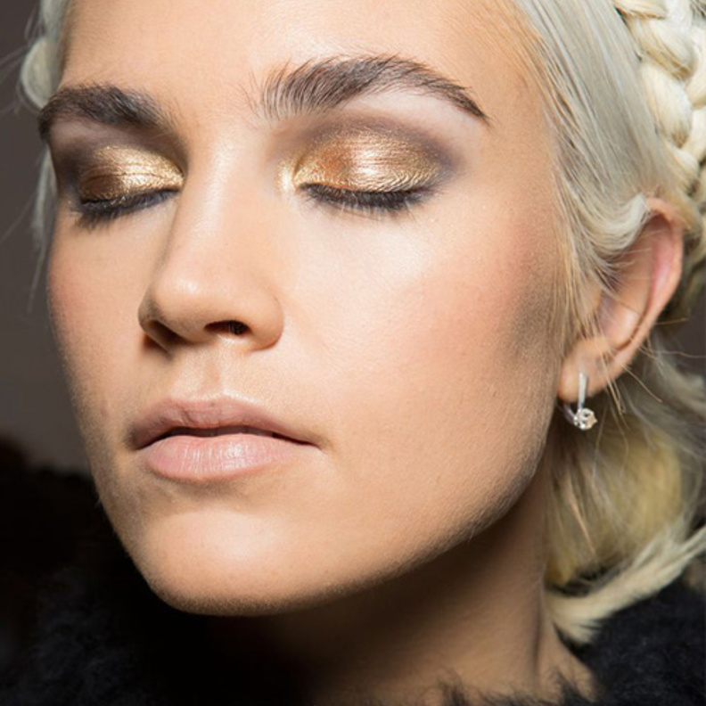  السموكي الأسود على عينيك