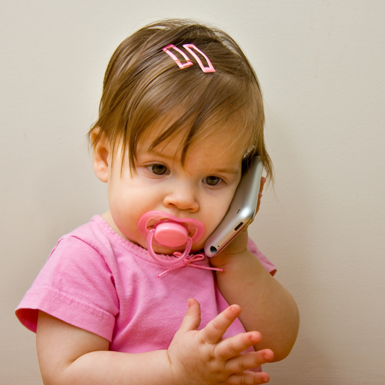 طفلة رضيعة تتصل بالطوارئ 15 مرة