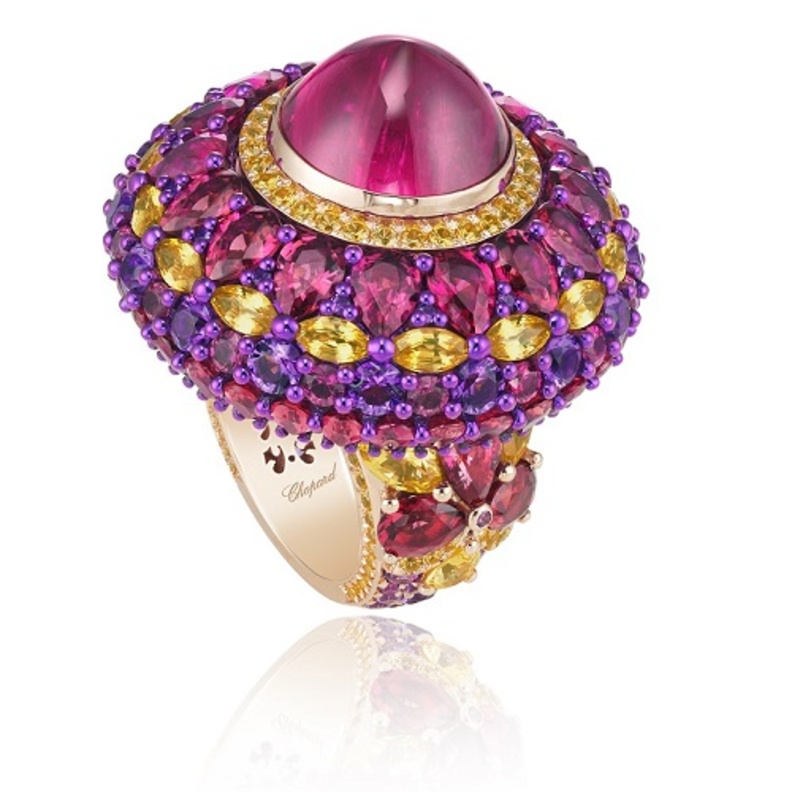 خاتم شوبارد مرصع بروائع الاحجار الكريمة 